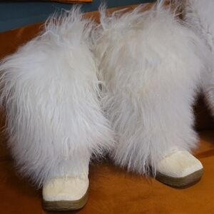 BearPaw Cream Fluffy Winter Boots